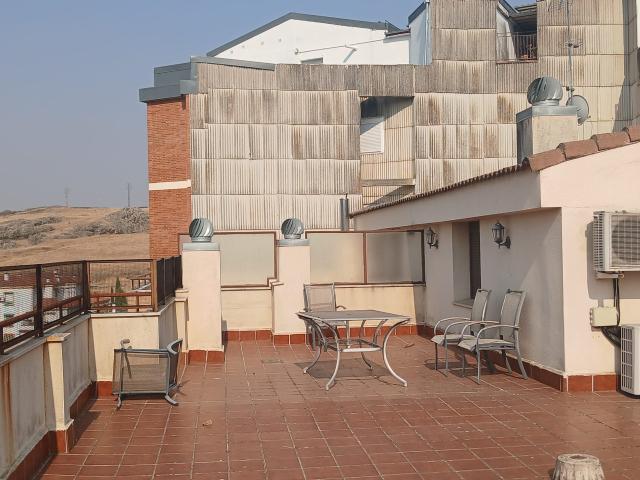 PISO EN ALQUILER, ZONA COLÓN, 5 DORMITORIOS, TERRAZA ÁTICO DE 150M2