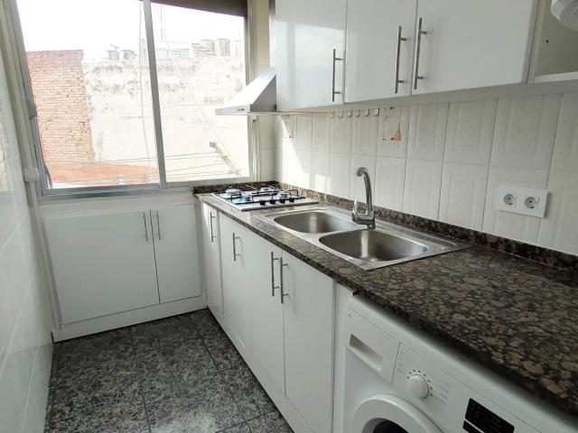 ¡PISO EN ALQUILER 3 HABITACIONES Y BALCÓN!