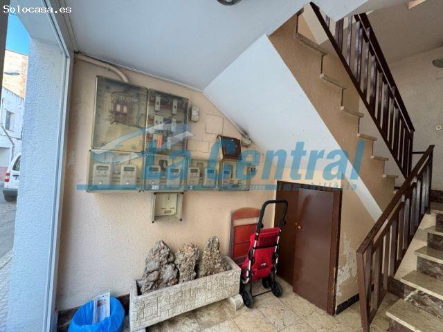 Piso en buen estado con 4 dormitorios en La Sénia, Tarragona