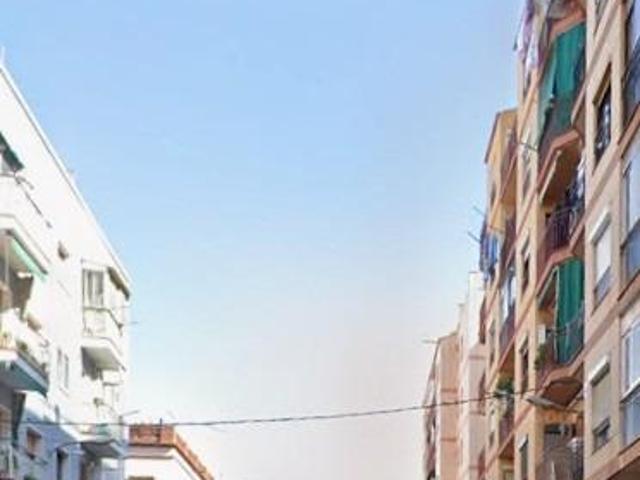 PISO EN BADALONA