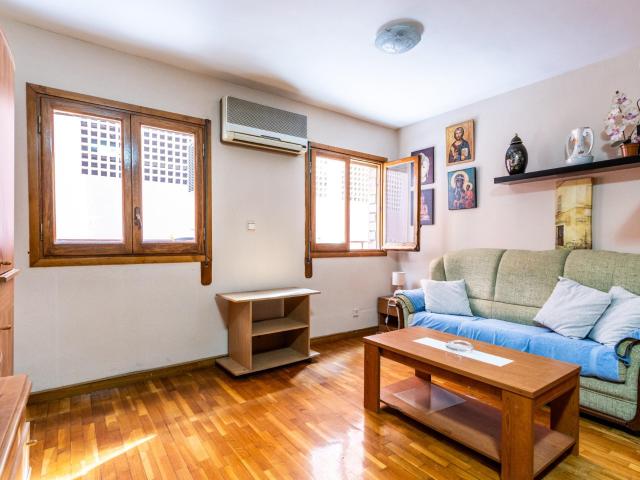 OPORTUNIDAD PISO EN BARCELONA JUNTO AL METRO ROQUETES Y SALIDA 2 RONDA DE DALT – EXCELENTE COMUNICACIÓN