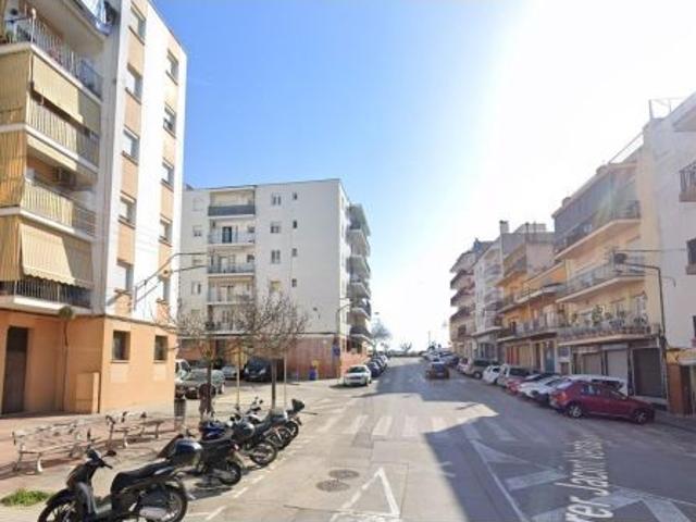 PISO EN BLANES