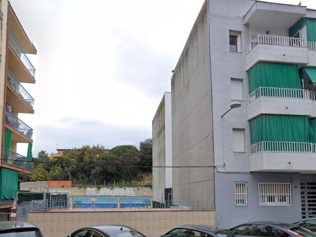 PISO EN BLANES