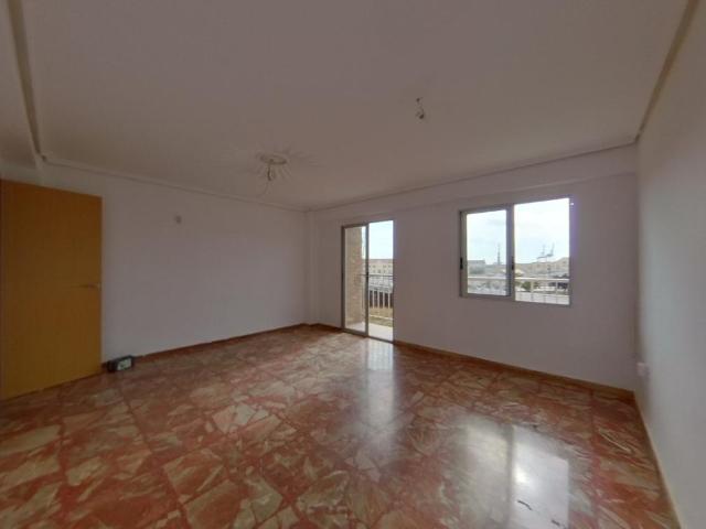 Piso en C/ Río Cenia