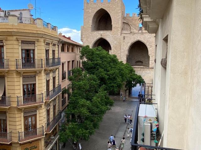 PISO EN CIUTAT VELLA
