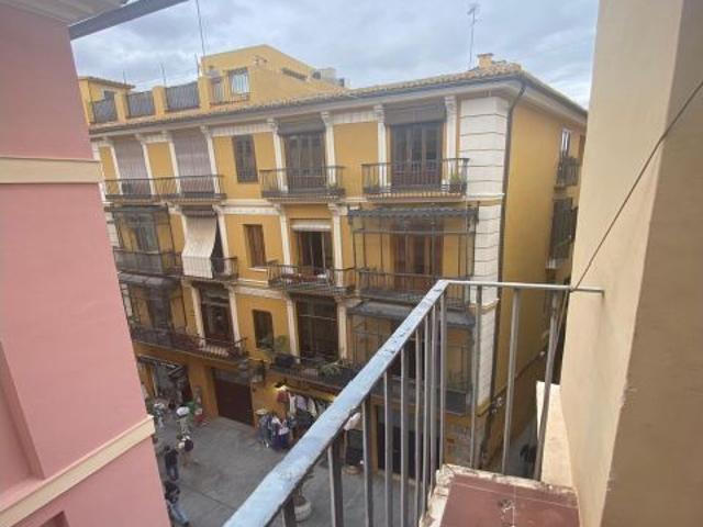 PISO EN CIUTAT VELLA