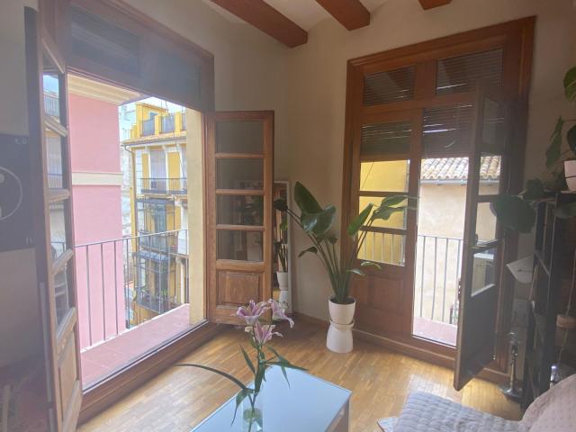 PISO EN CIUTAT VELLA
