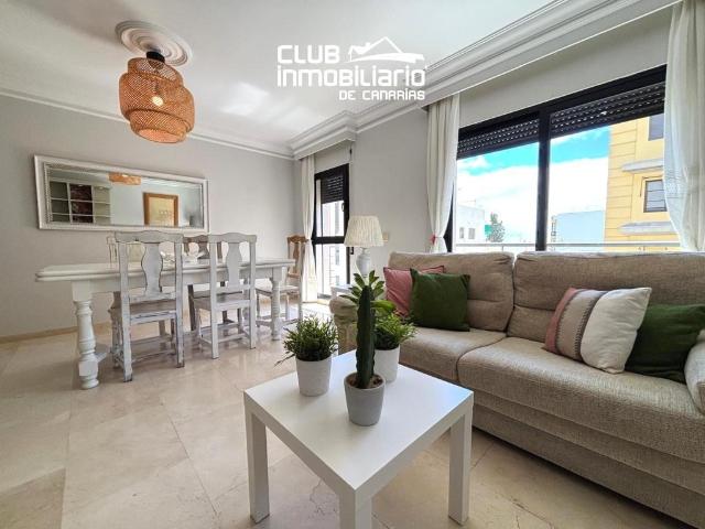 Piso en el centro de Santa Cruz de 4 habitaciones con garaje