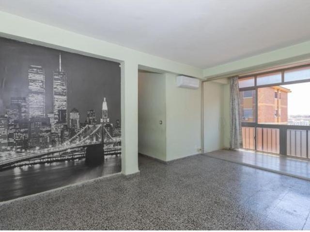 Piso en el corazón de Huelin, Málaga Ideal para reformar por €299,000