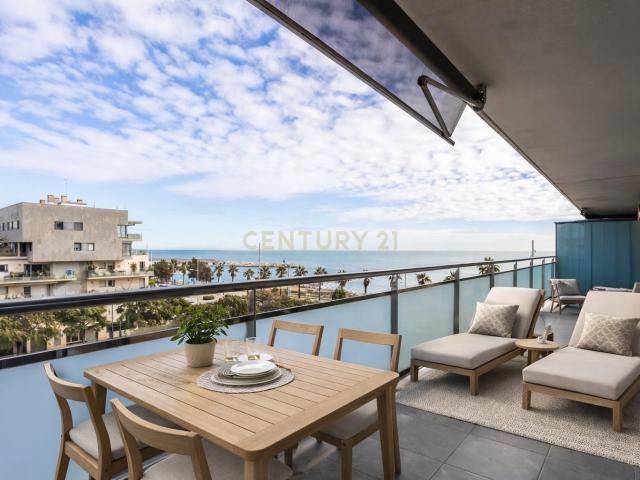 Piso en el Puerto Marítimo de Badalona con gran terraza y vistas al mar