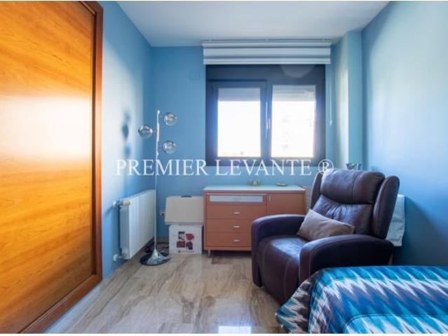 Piso en el Pau I, 3 dormitorios, terraza, garaje y trastero. Piscina Climatizada