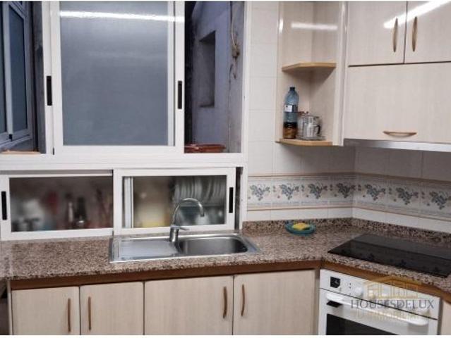 Piso en Elche Centro: 159 m2 útiles, 7 Dormitorios y Ascensor