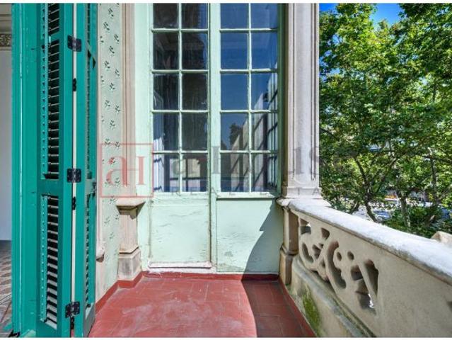 PISO EN FINCA MODERNISTA CON DOBLE ORIENTACIÓN, DOS BALCONES Y AMPLIAS GALERIAS EN PLENO QUADRAT DOR