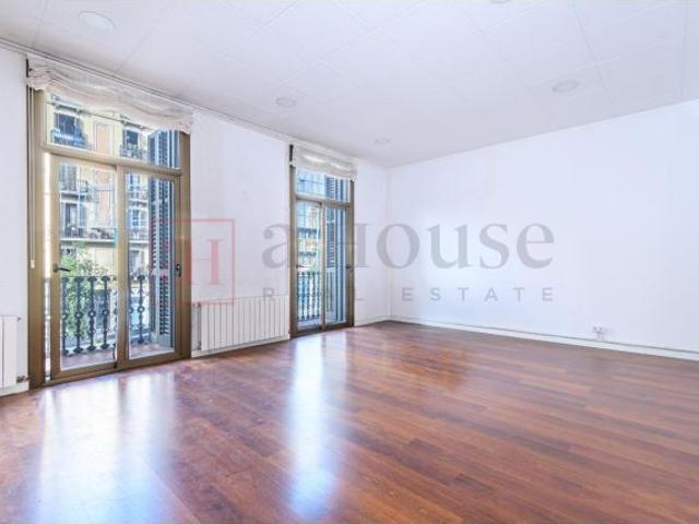 PISO EN FINCA REGIA DE 176 M² CON IMPRESIONANTE TERRAZA DE 137 M²