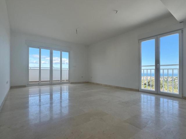 Piso en la primera planta en un edificio con ascensor. Situa. 122m² Pego
