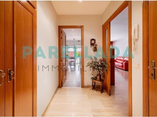 Piso en la zona de La Plana de 110 m2 y terraza de 70 m2 a nivel de comedor y cocina