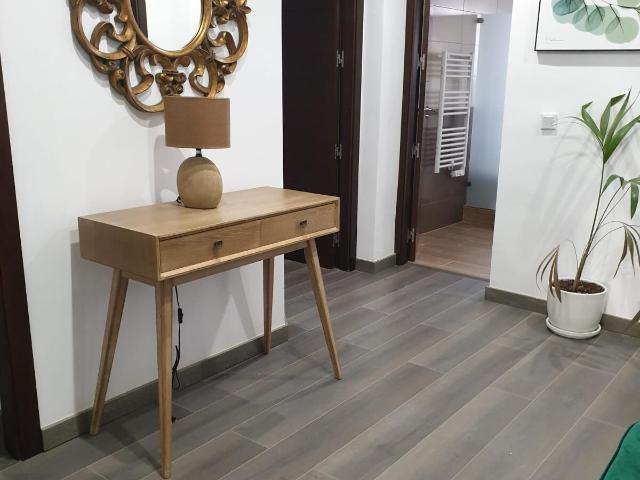 Piso en la zona de Realejo perfectamente equipado con terraza amplia de uso privativo