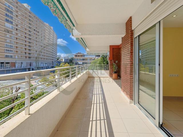 Piso en Playa de San Juan con terraza, piscina y orientación sur