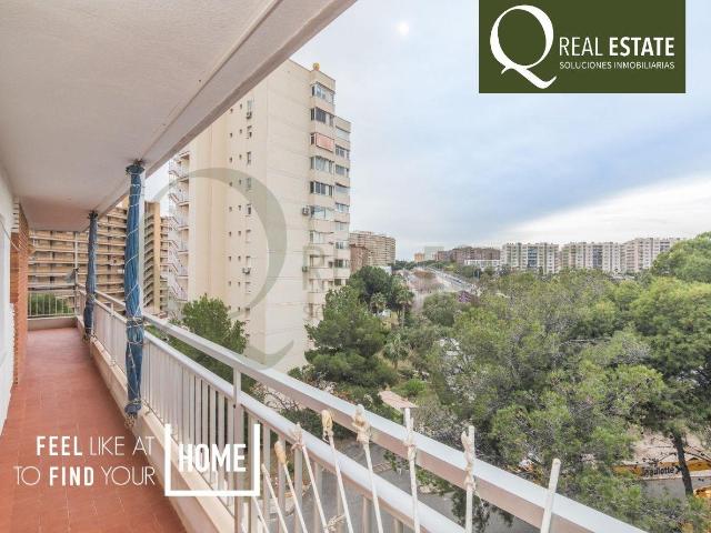 Piso en Playa de San Juan con amplia terraza y urbanización completa