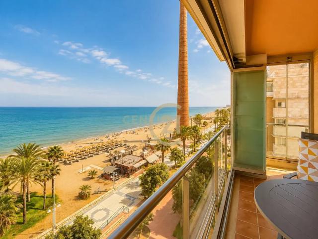 Piso en primera línea de playa con vistas frontales al mar – 3 dorm parking y trastero