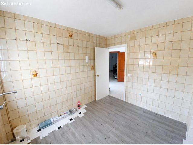 Piso en primera planta con terraza, dos baños y salón comedor ampliado en Alcalá de los Gazules
