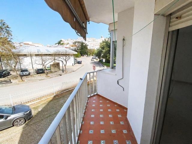 Piso en primera planta con terraza, dos baños y salón comedor ampliado en Alcalá de los Gazules