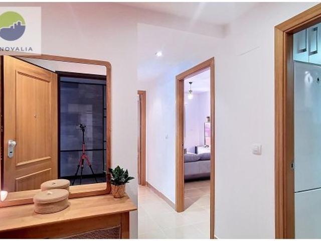 Piso en residencial con piscina en Granada