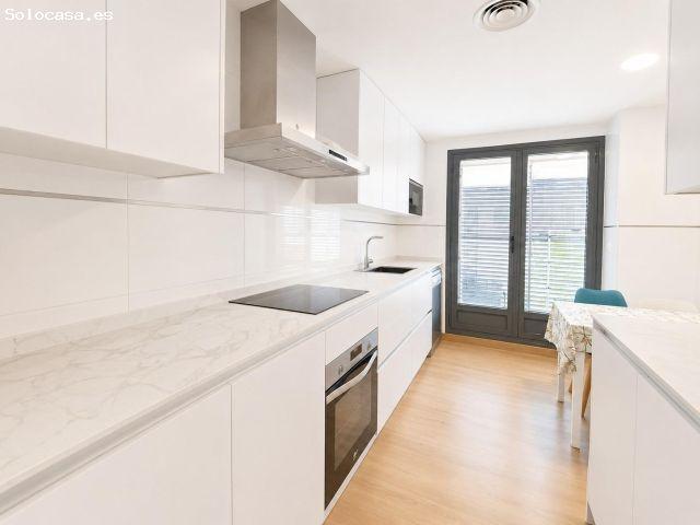 Piso en residencial con piscina, garaje y trastero junto a la playa