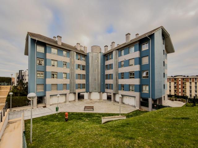 Piso en Santander Valdenoja en urbanización privada con garaje y trastero