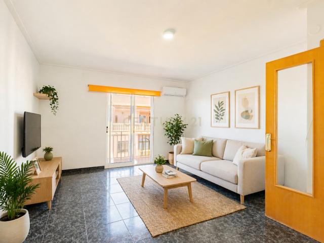Piso en Sollana con terraza privada, luminoso y con gran potencial