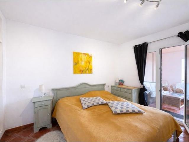 Piso en tercera planta con gran terraza, vistas al mar y coche incluido en Cala Pi – Una oportunidad