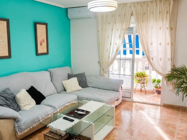 Piso En Torrevieja A 100m. Playa Del Cura Y Muy Cerca Del Ce. 121m² Torrevieja