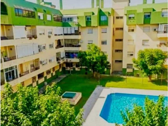 Piso en Urbanización con piscina