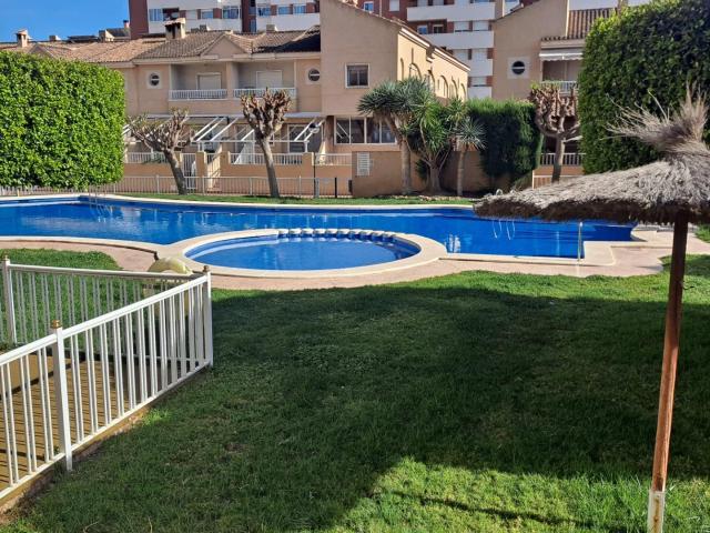 PISO EN URBANIZACION CON PISCINA Y GARAJE