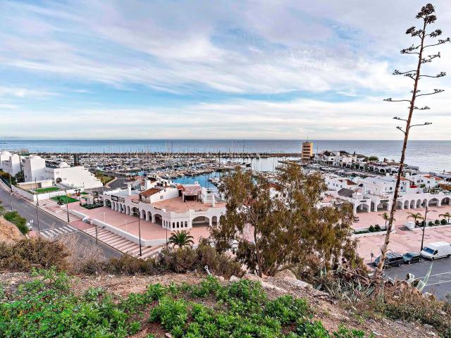 Piso en venta. Aguadulce Almeria