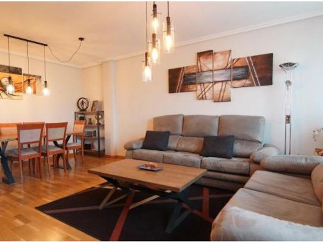 Piso en venta, amplio y con garaje incluido