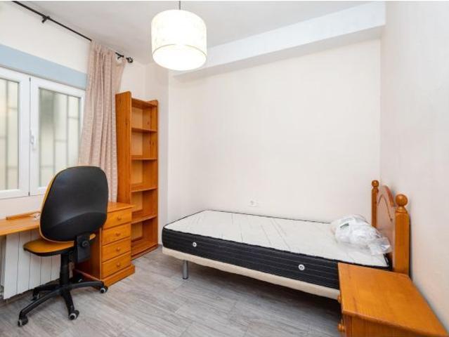 Piso en venta con 4 dormitorios, proximo Calle Recogidas