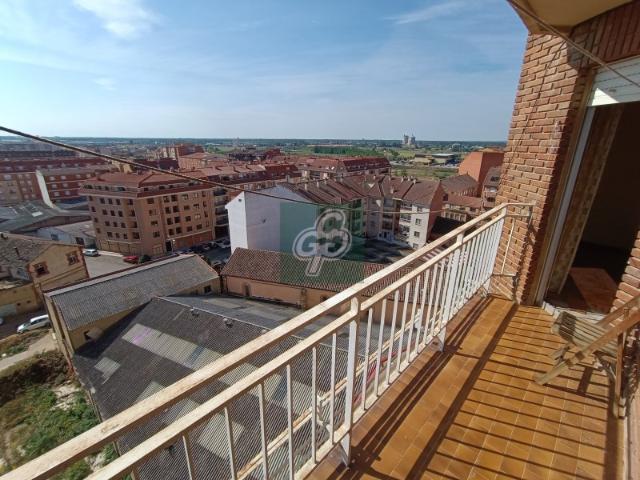 Piso en venta con 96 m2, 3 dormitorios en Benavente, Benavente