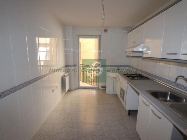 Piso en venta con 98 m2, 3 dormitorios en Benavente, Benavente
