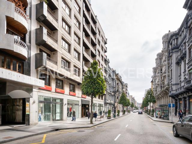 Piso en venta con 179 m2, 4 dormitorios en Centro Oviedo Capital