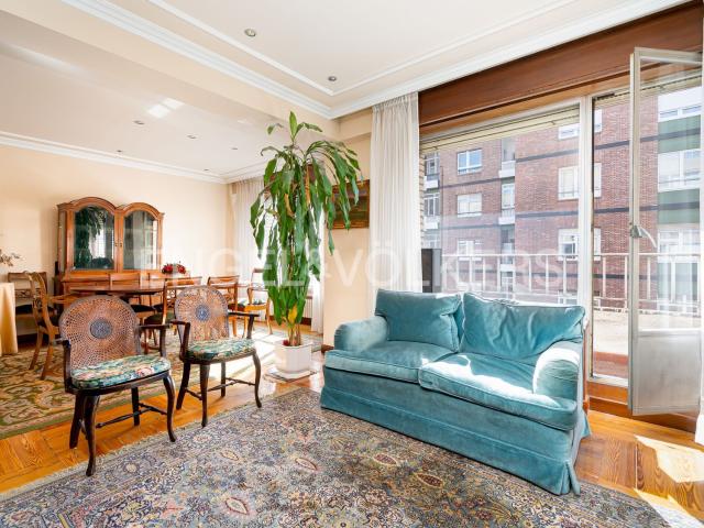 Piso en venta con 179 m2, 5 dormitorios en Centro Oviedo Capital