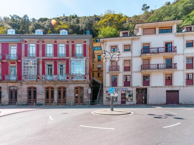 Piso en venta con 354 m2, 9 dormitorios en Valdés, ALMUÑA