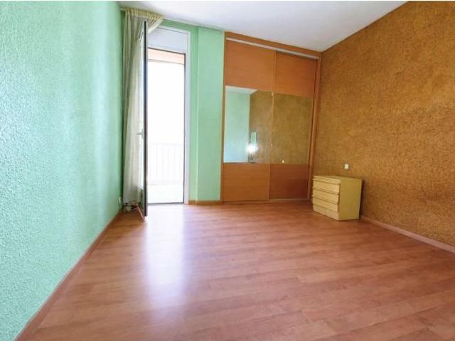 Piso en venta con terraza y vistas despejadas en Rambla de Prim, Barcelona