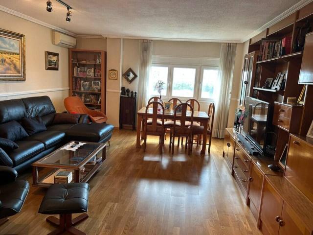 PISO EN VENTA CON GARAJE EN ALMOZARA