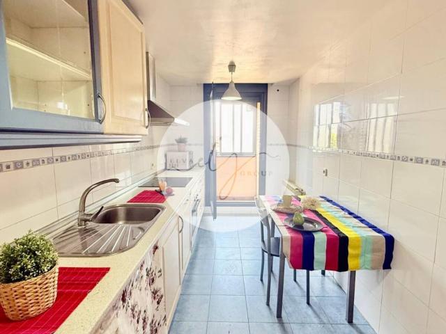 Piso en venta con garaje en Medina del Campo con piscinas enfrente y colegio al lado