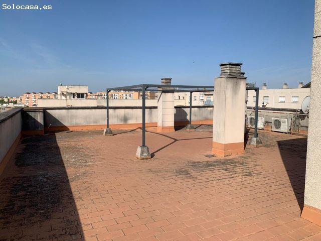 Piso en venta de cuatro dormitorios con plaza de garaje y trastero