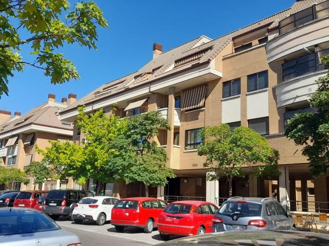 PISO EN VENTA DE TRES HABITACIONES EN COVARESA