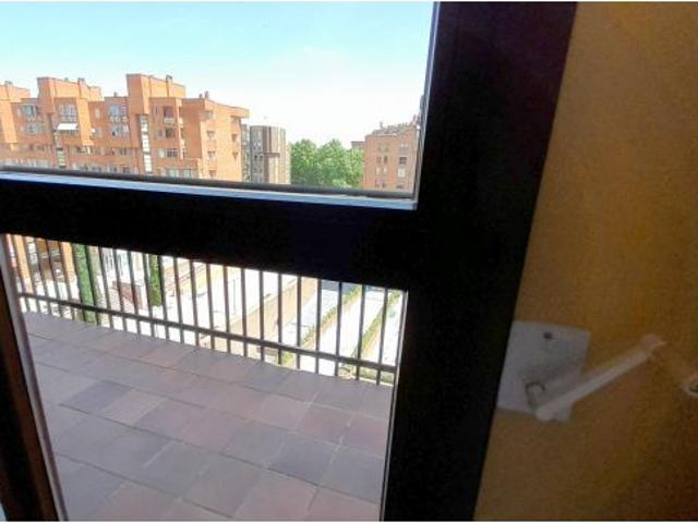 PISO EN VENTA DE TRES HABITACIONES EN PARQUESOL
