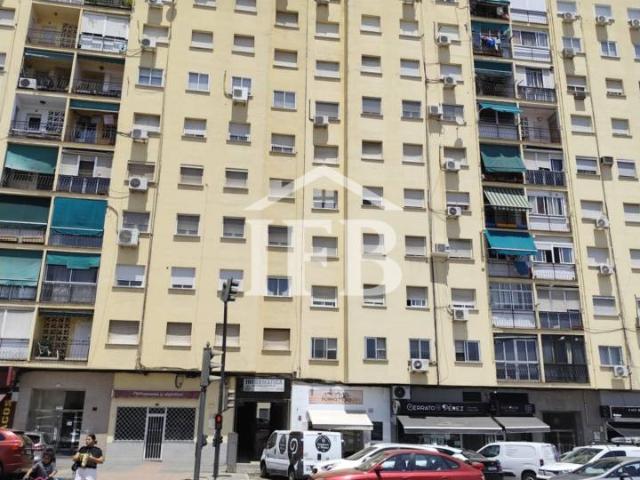 Piso en venta de 86 m² con ascensor en la zona de Avenida Juan Sebastián Elcano Badajoz