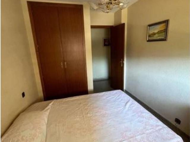 Piso en Venta Exterior de 4 Habitaciones con Garaje en Campanar